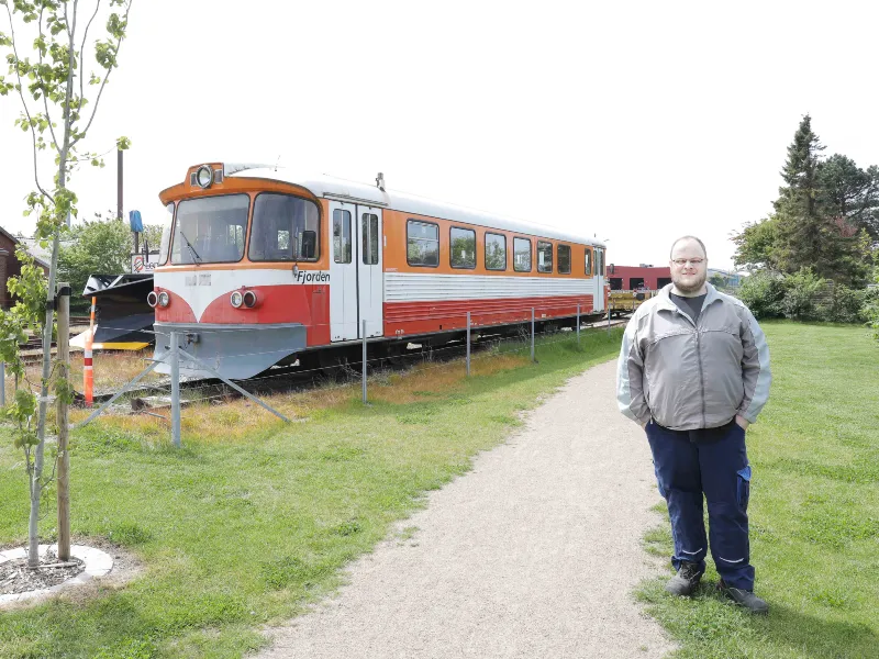 Ken Poulsen foran Bjergbanens veterantog