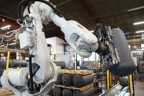 Robot der arbejder
  i METRO THERMs produktion